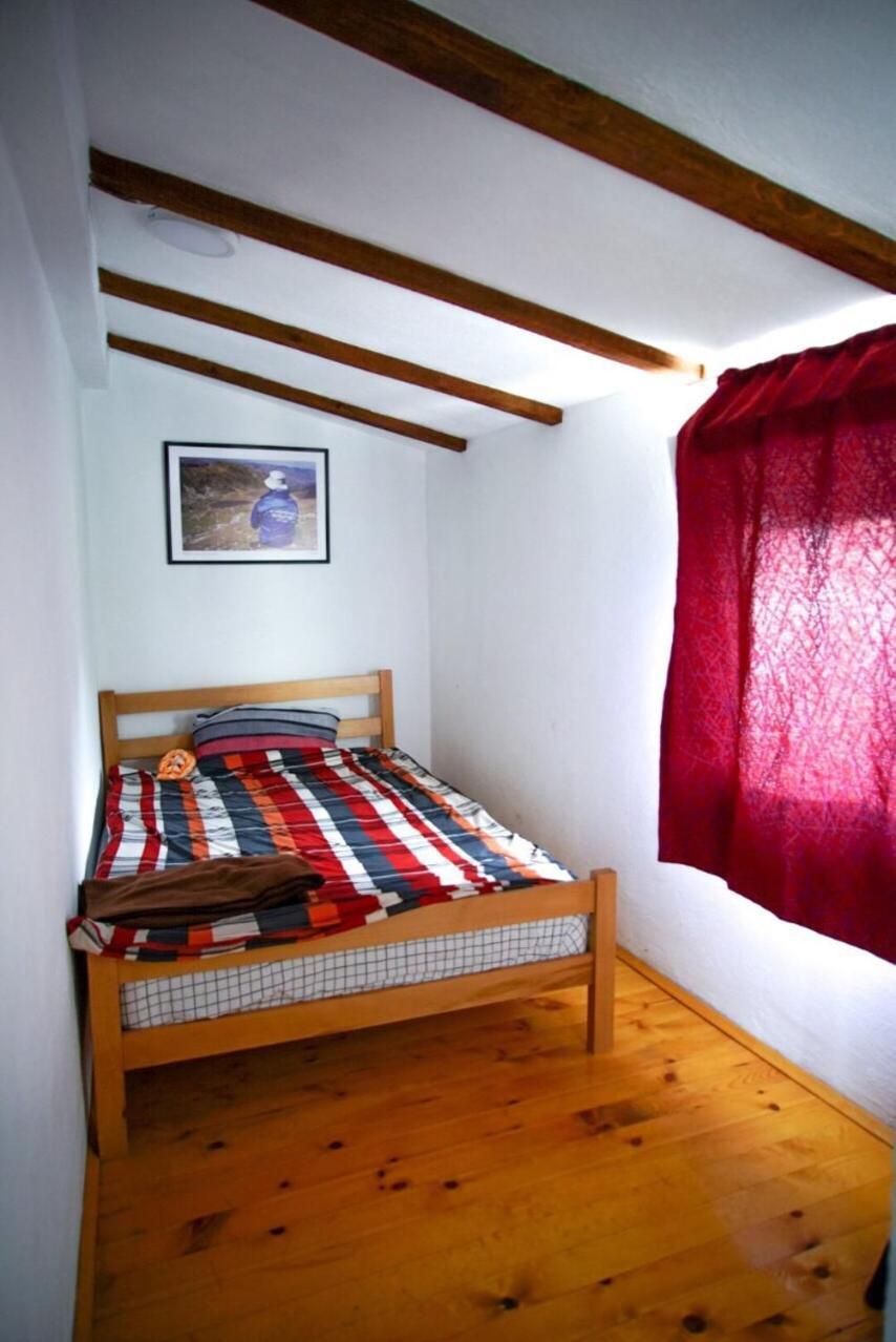 Vratnica Kitka Hostel - Guest House מראה חיצוני תמונה