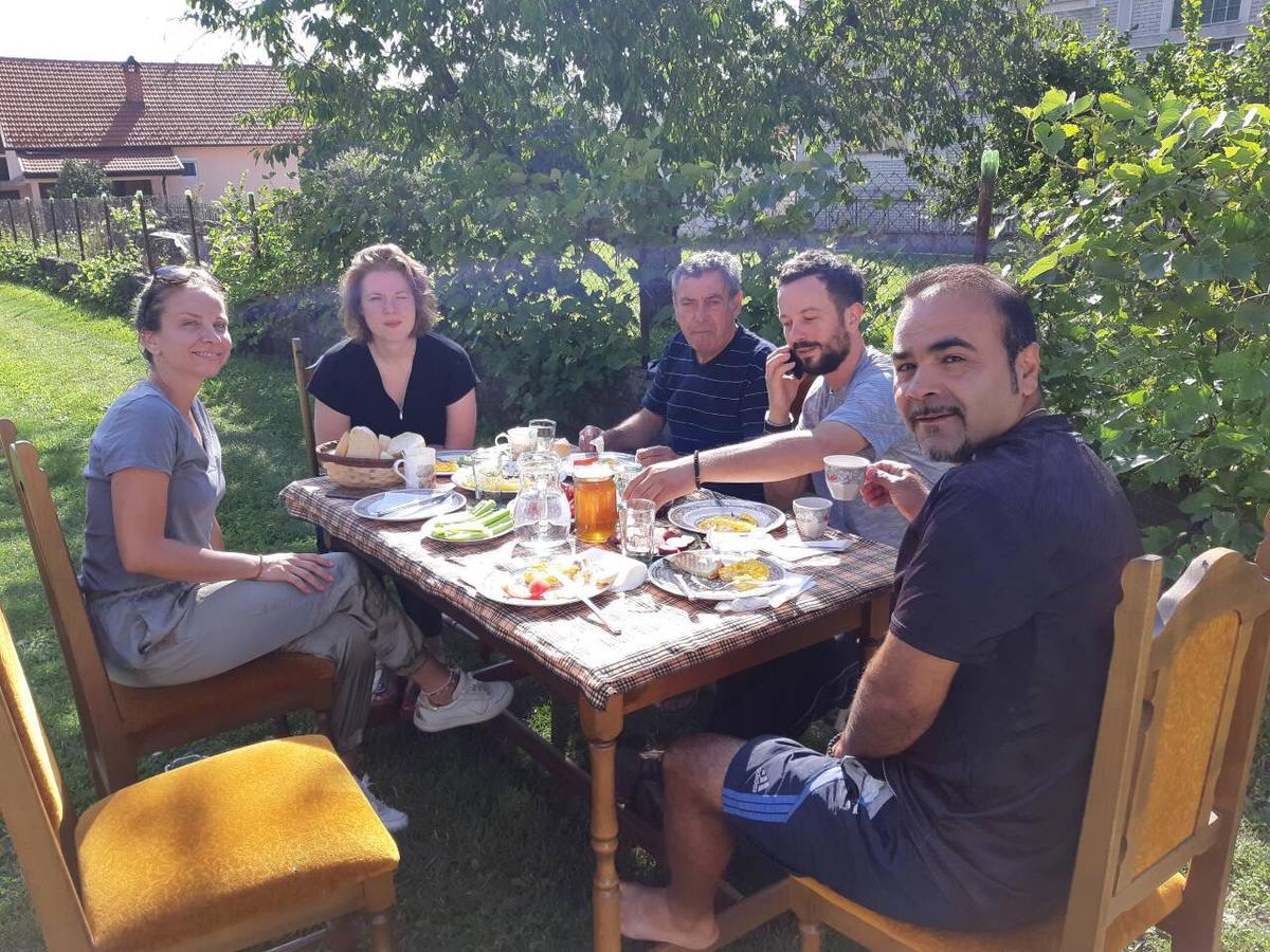 Vratnica Kitka Hostel - Guest House מראה חיצוני תמונה